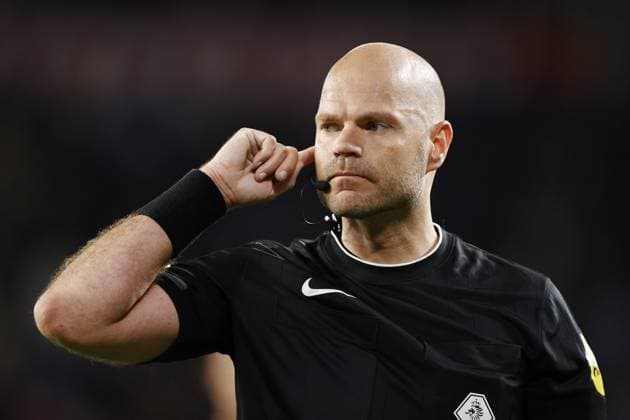 Fußball, FIFA schließt Schiedsrichter Rob Dieperink von WM aus, Archivbilder
