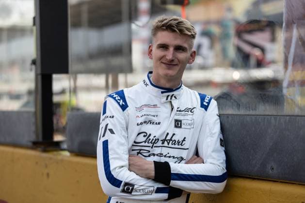 Motorsport, China GT, Loek Hartog rettet Ollie Millroy aus brennenden Auto - Archivbilder