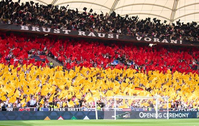 Fußball, DFB führt Stehplätze bei Länderspielen wieder ein, Archivbilder