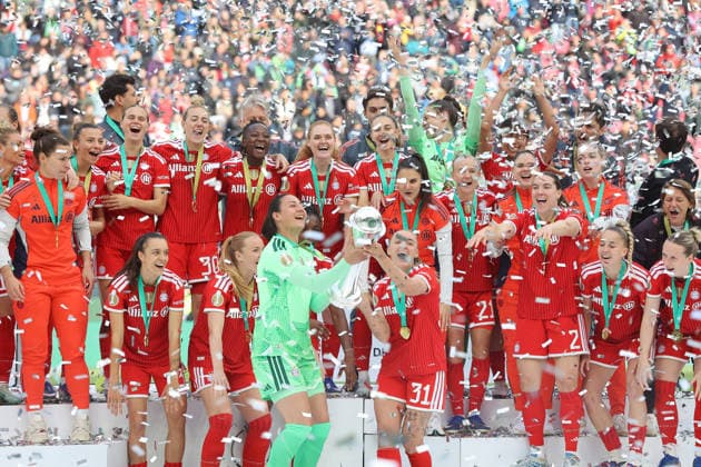 Fußball, Frauen, DFB-Pokal, FC Bayern München ist Pokalsieger nach Finalsieg gegen VfL Wolfsburg