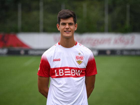 Fußball, Chema wechselt vom VfB Stuttgart zu Brighton & Hove Albion, Archivbilder