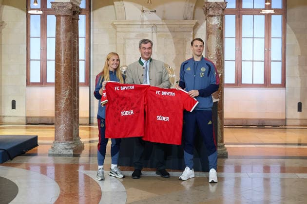 Fußball, Empfang für die Mannschaften des FC Bayern München bei Markus Söder