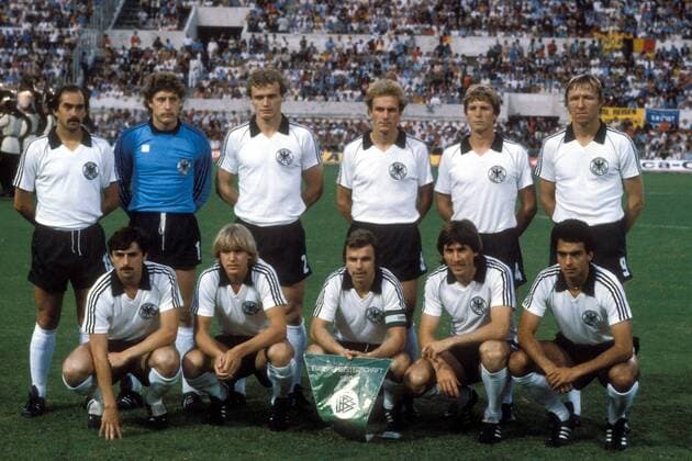Fußball, Adidas Trikots des DFB von 1980 bis 2026 - Archivbilder