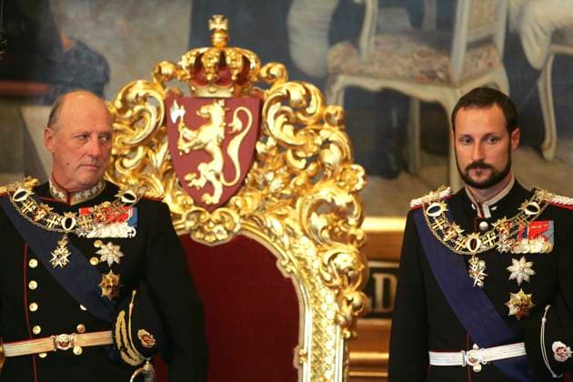 König Harald V. von Norwegen mit Kronprinz Haakon, Archivbilder