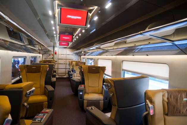 Italienischer Schnellzug Frecciarossa auf Testfahrt in Bayern unterwegs - Archivbilder