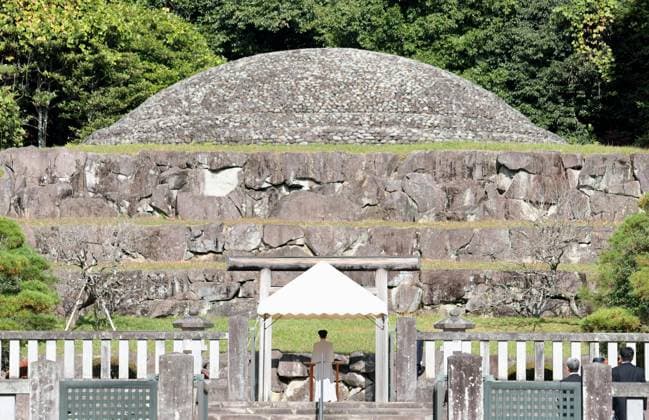 Japan, Prinzessin Aiko besucht Mausoleum von Kaiser Showa in Hachioji