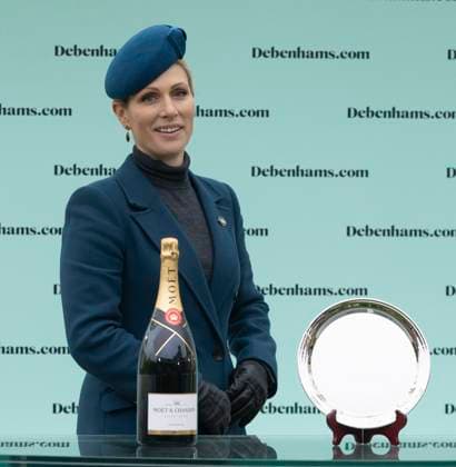 Zara Tindall besucht Pferderennen in Cheltenham
