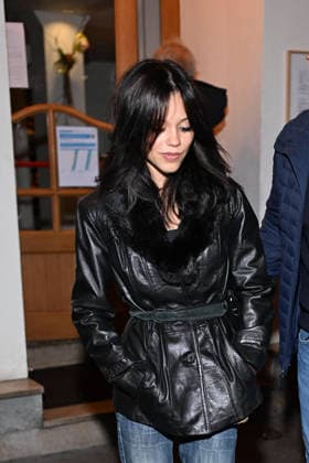 Jenna Ortega unterwegs in Paris
