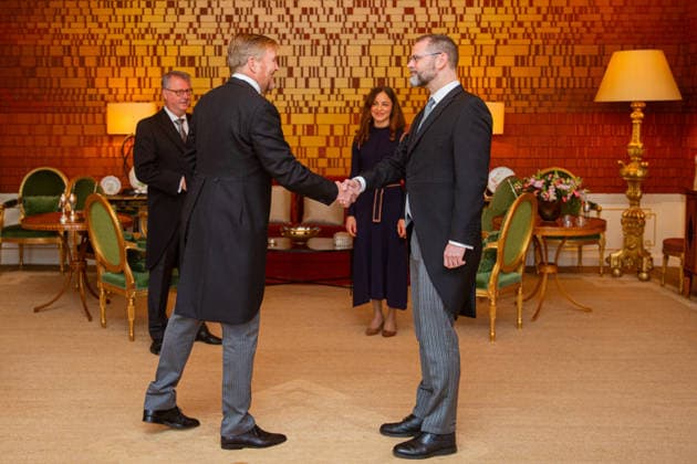 König Willem Alexander der Niederlande empfängt Drs. Erik de Feijter in Den Haag