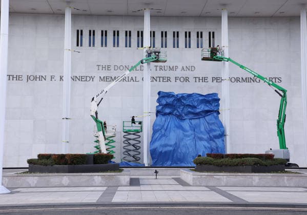 USA, Donald Trumps Name muss vom Kennedy Center in Washington entfernt werden, Archivbilder