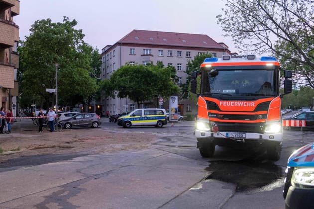 Berlin, Wasserrohrbruch an Dunckerstraße Ecke Krügerstraße in Prenzlauer Berg