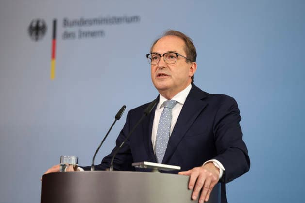 Berlin, Alexander Dobrindt Pressekonferenz