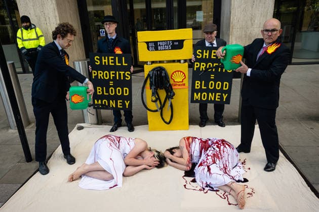 Großbritannien, Protest von Klima-Aktivisten gegen Shell in London