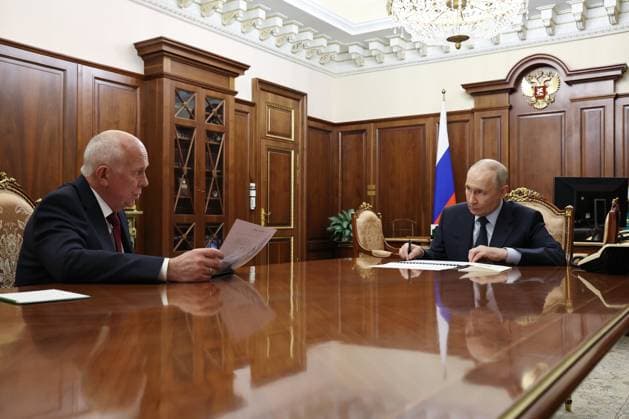 Russland, Wladimir Putin trifft Sergei Tschemesow in Moskau