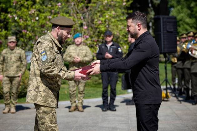 Ukraine, Volodymyr Selenskyj ehrt Soldaten am Infanterietag in Kyjiw