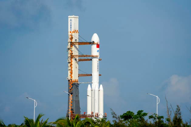 China, Start einer Long March-7 Rakete in Wenchang
