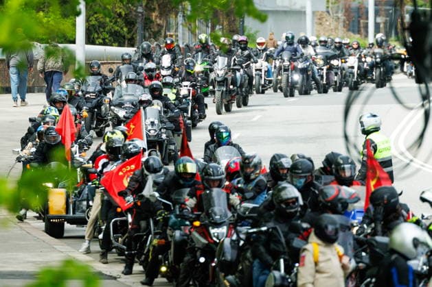 Russland, Weltkriegsgedenken in Kaliningrad mit Motorradfahrt