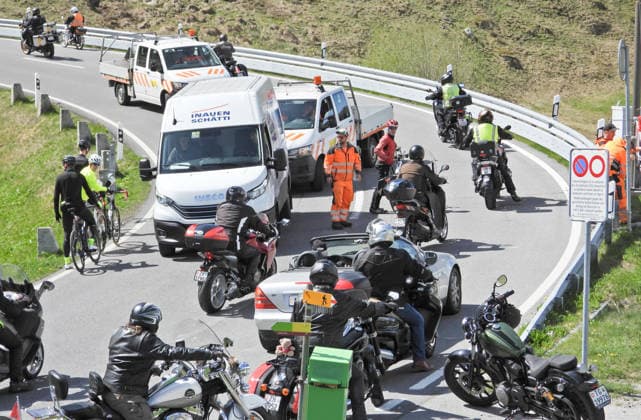 Schweiz, Gotthardpass nach Wintersperre wieder für den Straßenverkehr geöffnet