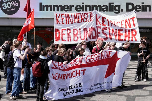 NRW, Schulstreik gegen Wehrpflicht in Dortmund