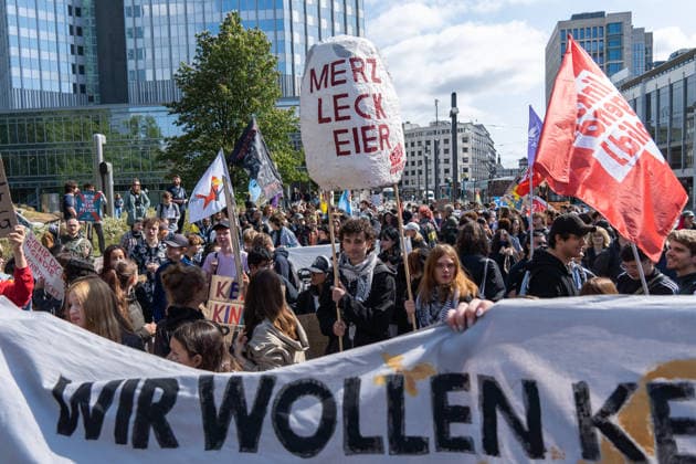 Hessen, Schulstreik gegen Wehrpflicht in Frankfurt am Main