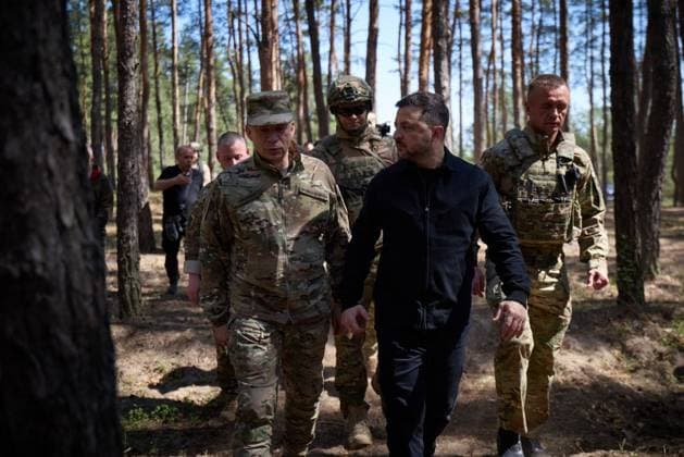 Ukraine-Krieg, Wolodymyr Selenskyj besucht den Oleksandrivskyi-Sektor