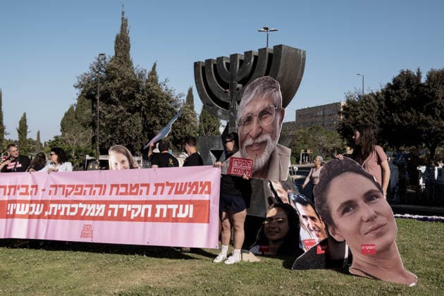 Nahostkonflikt, Israel, Protest vor der Knesset mit Forderung nach Untersuchungsausschuss zum 7. Oktober in Jerusalem