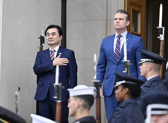 USA, Pete Hegseth empfängt Ahn Gyu-back in Washington