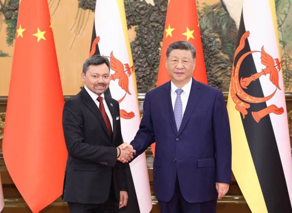 Peking, Xi Jinping empfängt Haji Al-Muhtadee Billah