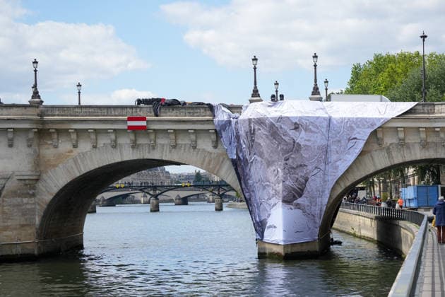 Frankreich, Die Höhle von Pont-Neuf - Aufbau der JR-Installation in Paris