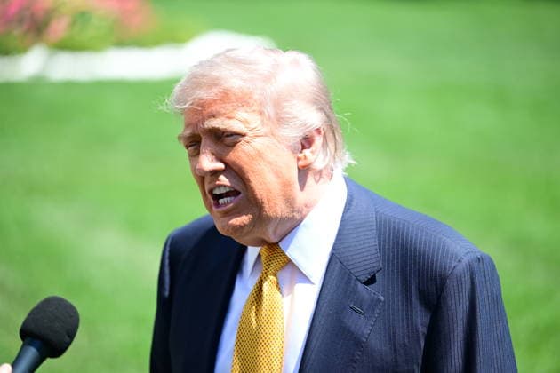 USA, Donald Trump gibt Pressestatement vor Abreise aus Washington