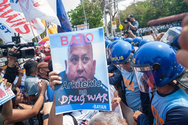 Philippinen, Protest am Senatsgebäude: Demonstranten und Polizei in Pasay