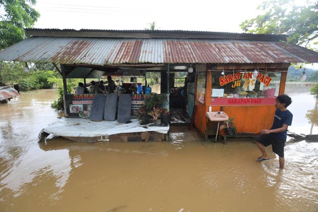 Indonesien, Hochwasserfolgen in Tanah Datar auf Sumatra
