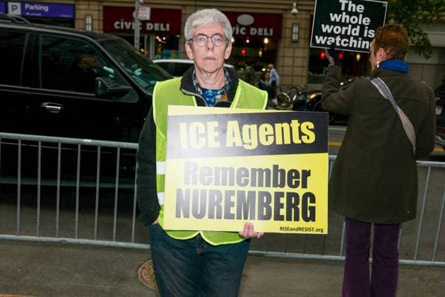 USA, Aktivisten halten stille Mahnwache für von ICE Festgenommene und Getötete in New York
