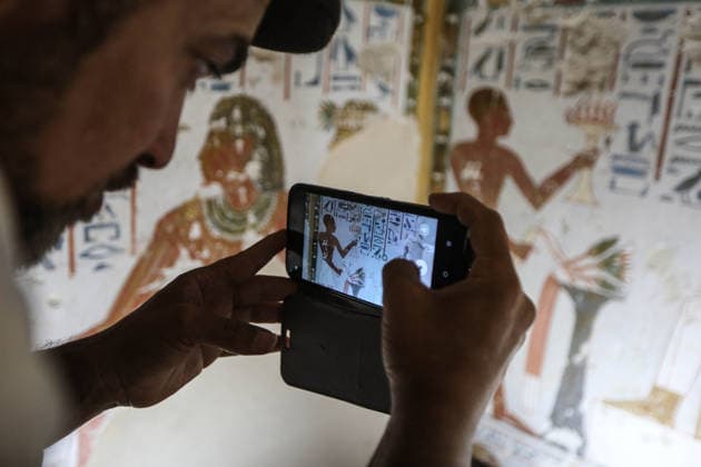 Ägypten, Bunte Wandmuster in Grab von Amenhotep Rabuia bei Luxor entdeckt
