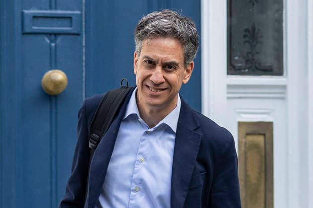 Großbritannien, Ed Miliband vor seinem Wohnsitz in London