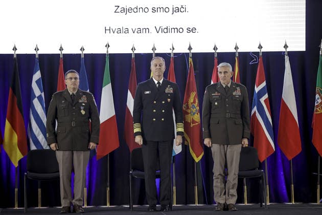 Bosnien und Herzegowina, Kommandoübergabe am NATO-Hauptquartier in Sarajevo an James C. Fowler