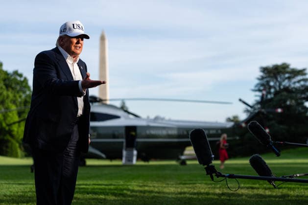 USA, Donald Trump trifft nach Chinaaufenthalt am Weißen Haus in Washington DC ein