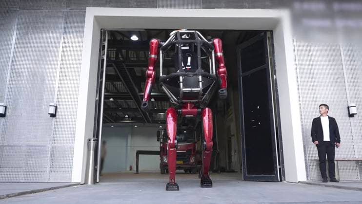 China, Unitree präsentiert GD01 Roboter, der zwischen Zwei- und Vierbeiner Modus umschalten kann