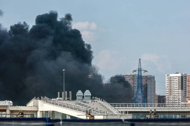 Russland, Brand nahe Metrostation Cherkizovskaya, Rauch ueber Moskau