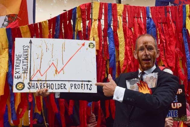 Großbritannien, Protest von Umweltaktivisten vor dem Sitz von Shell in London