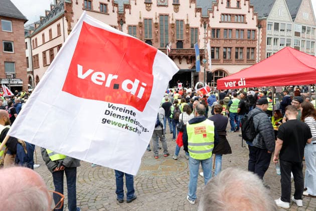 Hessen, Warnstreik bei der Telekom in Frankfurt am Main
