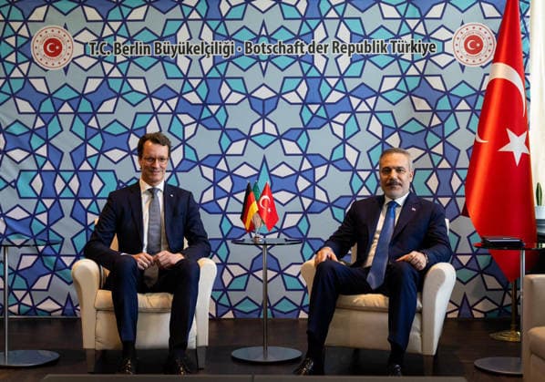 Berlin, Hendrick Wüst trifft Hakan Fidan