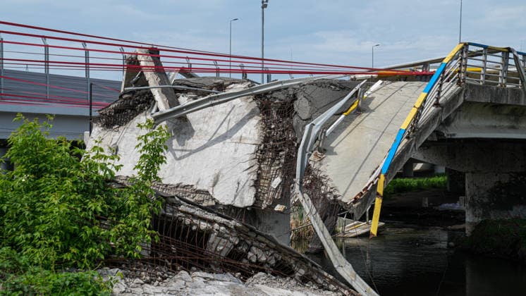 Ukraine-Konflikt, Zerstörte Brücke bei Irpin