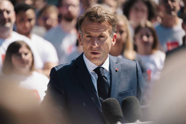 Frankreich, Emmanuel Macron besucht Europäisches Forum für Rechenleistung, Quantenwissenschaften und -technologien sowie Halbleiter