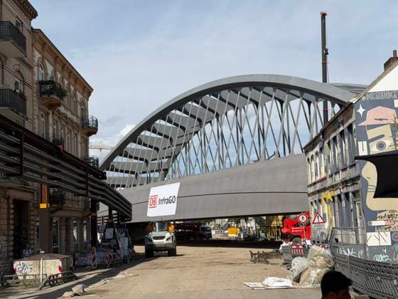 Hamburg, Neue Sternbrücke über der Stresemannstraße in Altona