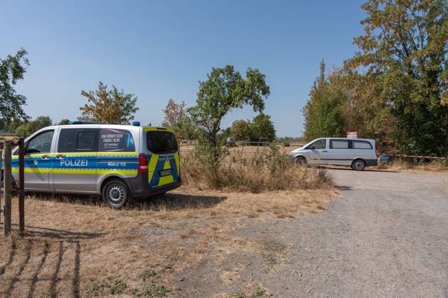 Hessen, Suche nach Vermisstem im Badesee in Biebesheim am Rhein