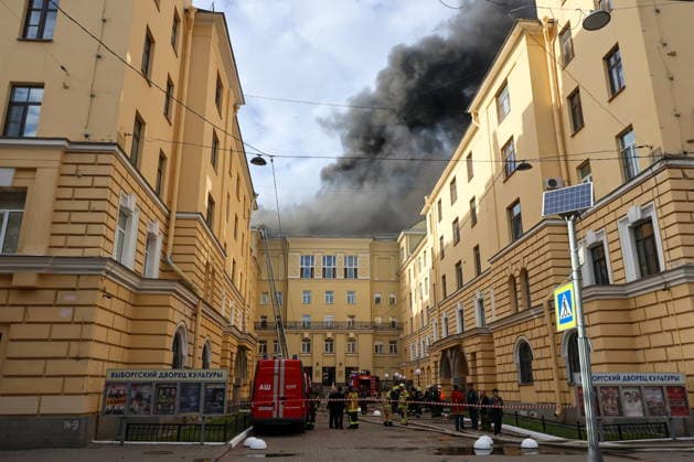 Russland, Dachbrand im Wyborgski-Kulturpalast in St. Petersburg