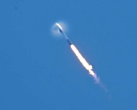 USA, Start einer SpaceX Falcon 9 Rakete von Cape Canaveral in Florida