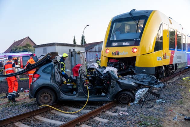 Hessen, Unfall zwischen Pkw und Zug in Reichelsheim