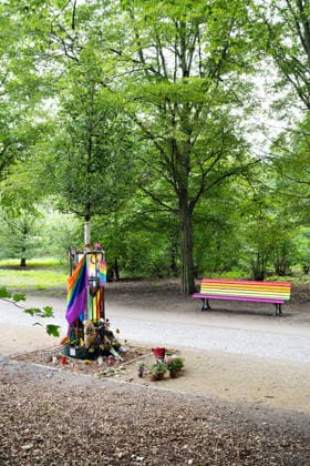 Berlin, Ahornbaum zum Gedenken an CSD-Anschlag, Archivbild